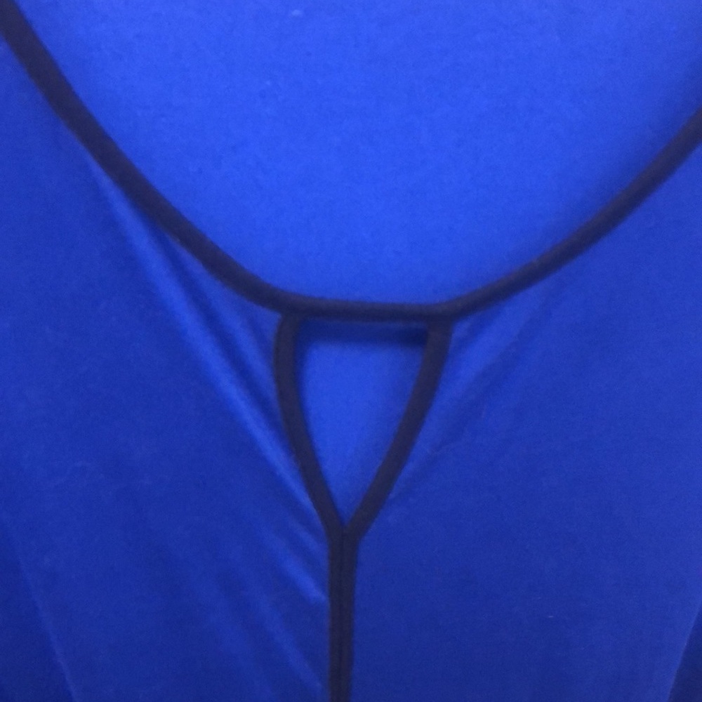 Blue Keyhole Top - Picture 2 of 4